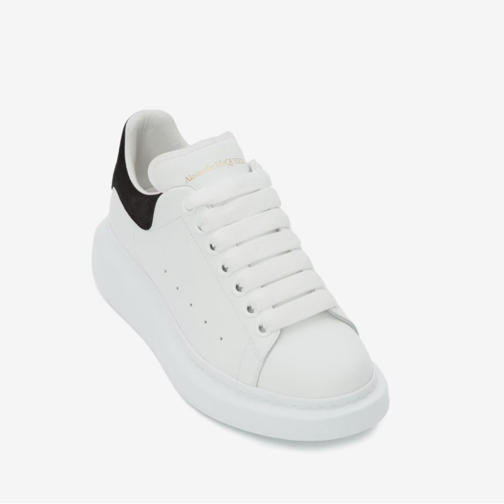 Alexander McQueen Women's Oversized Sneaker in White/black - size 40/US10